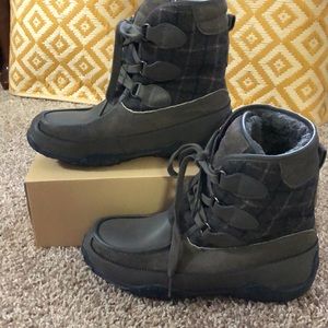 Warm snowie cool weather boot.